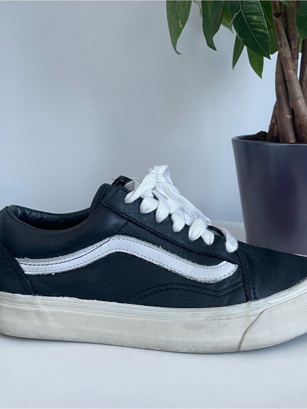 Women Size 7.5 Vans Vault OG Old Skool LX Black White Leather Shoes